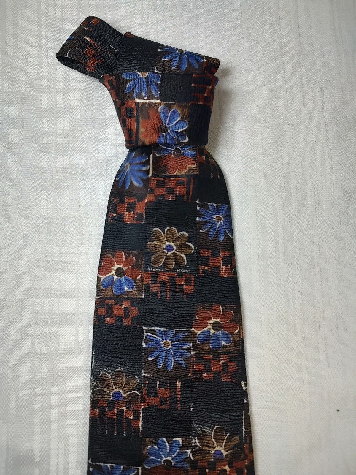 HUGO BOSS 100% SILK TIE SETA CRAVATTA NECKTIE MADE IN ITALY CLASSIC