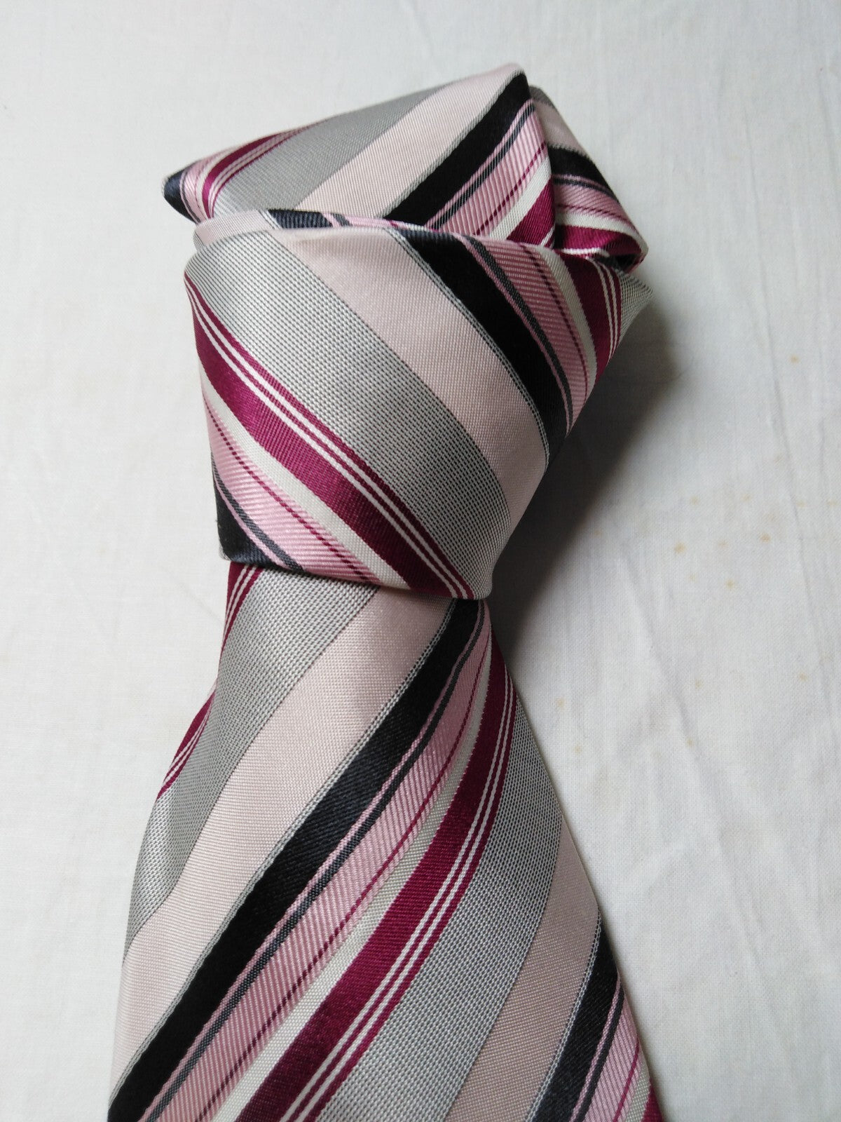 HUGO BOSS 100% SILK TIE SETA CRAVATTA NECKTIE MADE IN ITALY