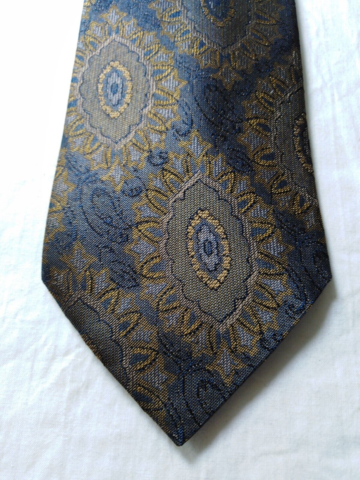 TRUSSARDI ACTION 100% SILK TIE SETA CRAVATTA NECKTIE MADE IN ITALY