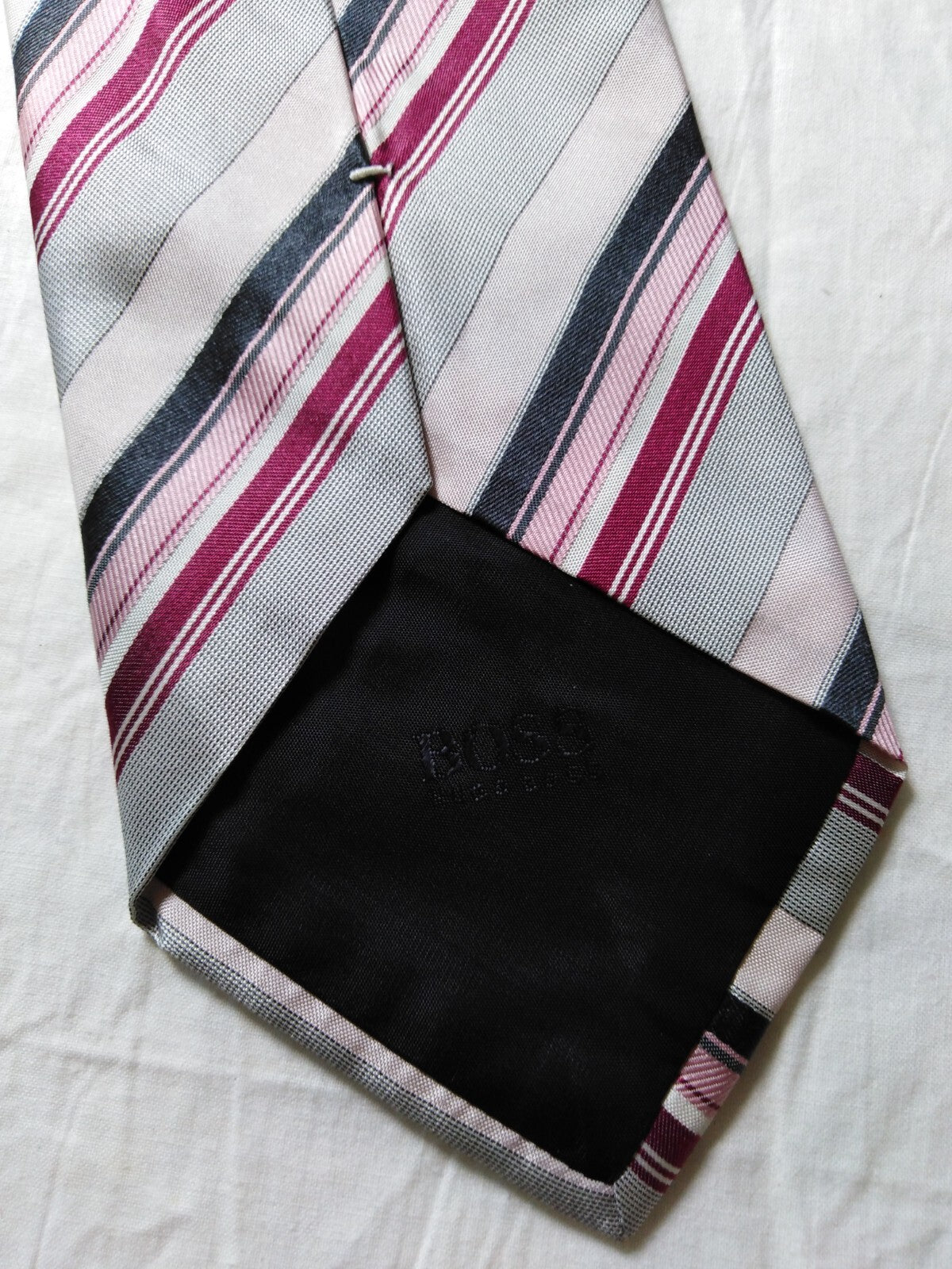 HUGO BOSS 100% SILK TIE SETA CRAVATTA NECKTIE MADE IN ITALY