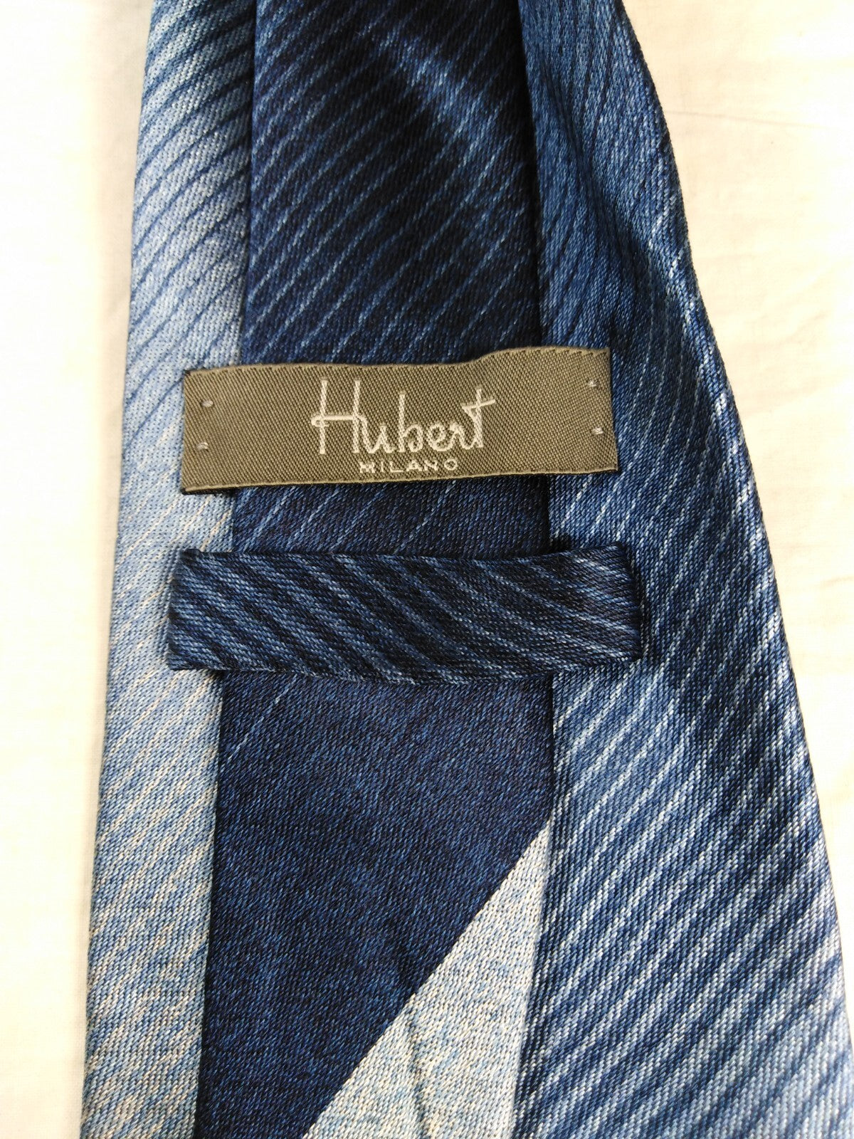 HUBERT MILANO 100%  SILK TIE SETA CRAVATTA NECKTIE MADE IN ITALY