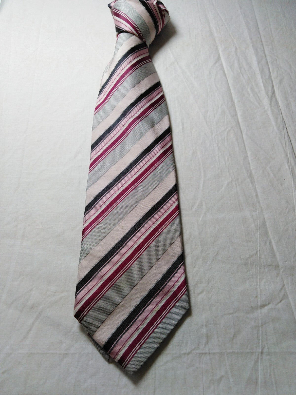 HUGO BOSS 100% SILK TIE SETA CRAVATTA NECKTIE MADE IN ITALY
