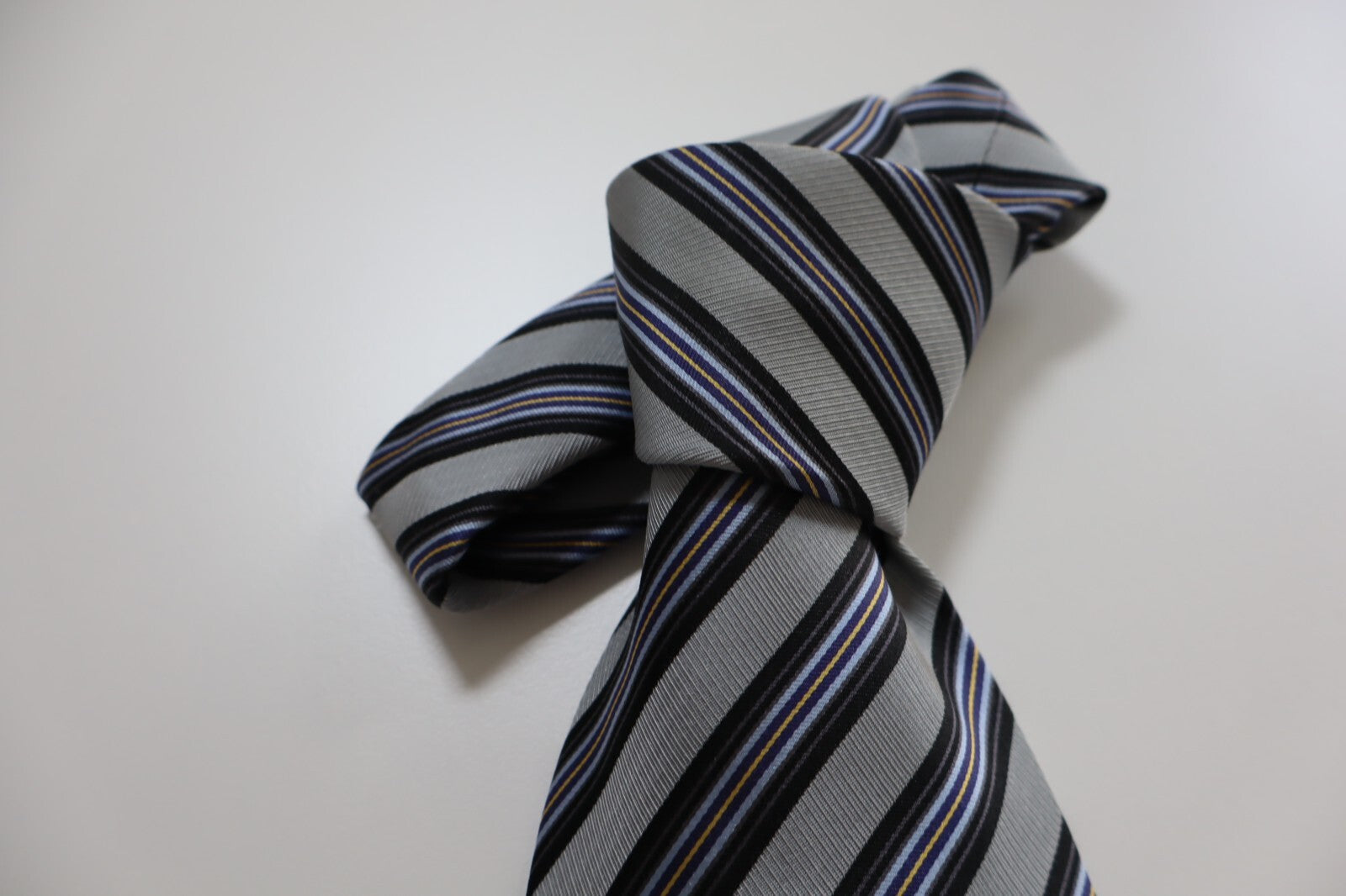 MARIO VALENTINO 100% SILK TIE SETA CRAVATTA NECKTIE MADE IN ITALY CLASSIC
