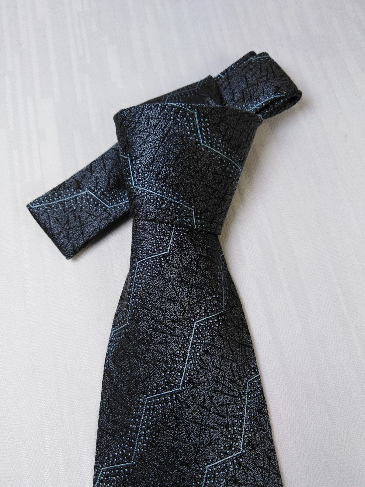 TRUSSARDI 100% SILK TIE SETA CRAVATTA NECKTIE MADE IN ITALY CLASSIC