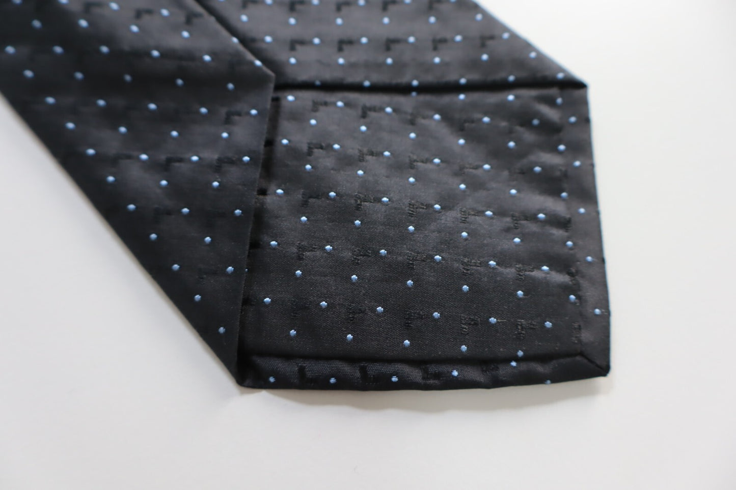 ESCADA 100% SILK TIE SETA CRAVATTA NECKTIE MADE  ITALY SELF TIPPED
