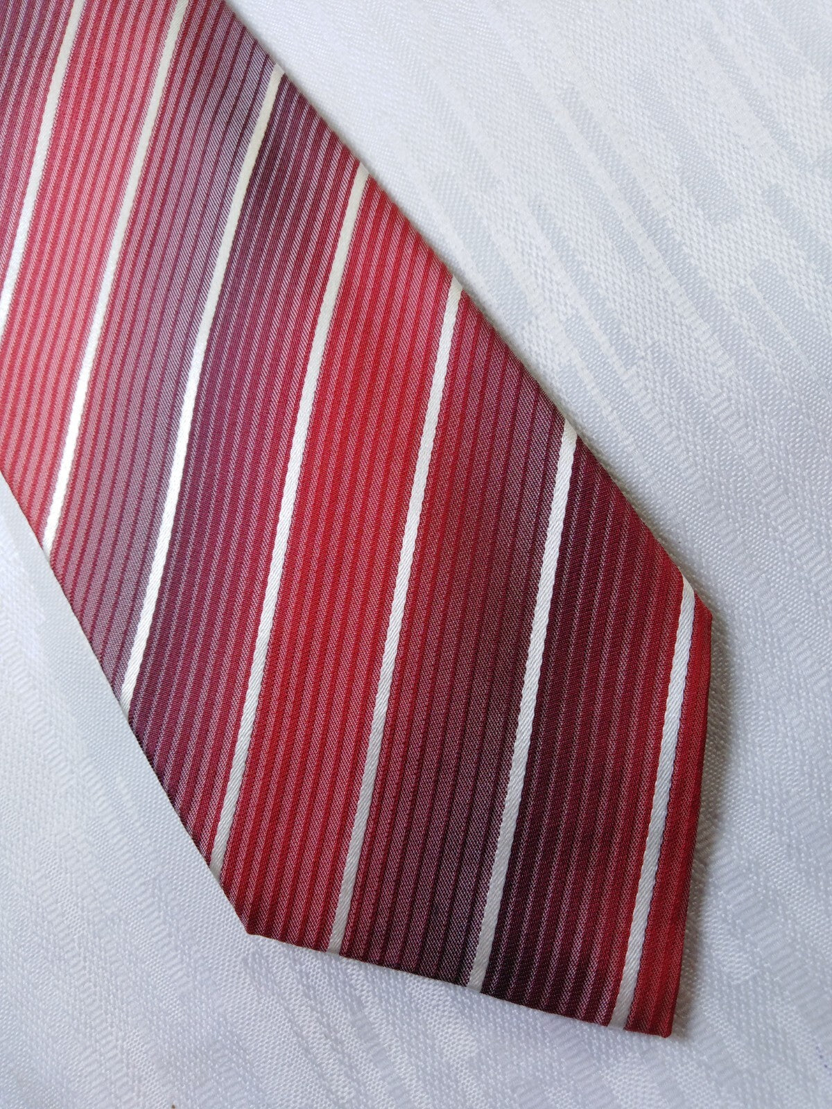 HUGO BOSS 100% SETA SILK TIE CRAVATTA NECKTIE ITALY VINTAGE CLASSIC UOMO