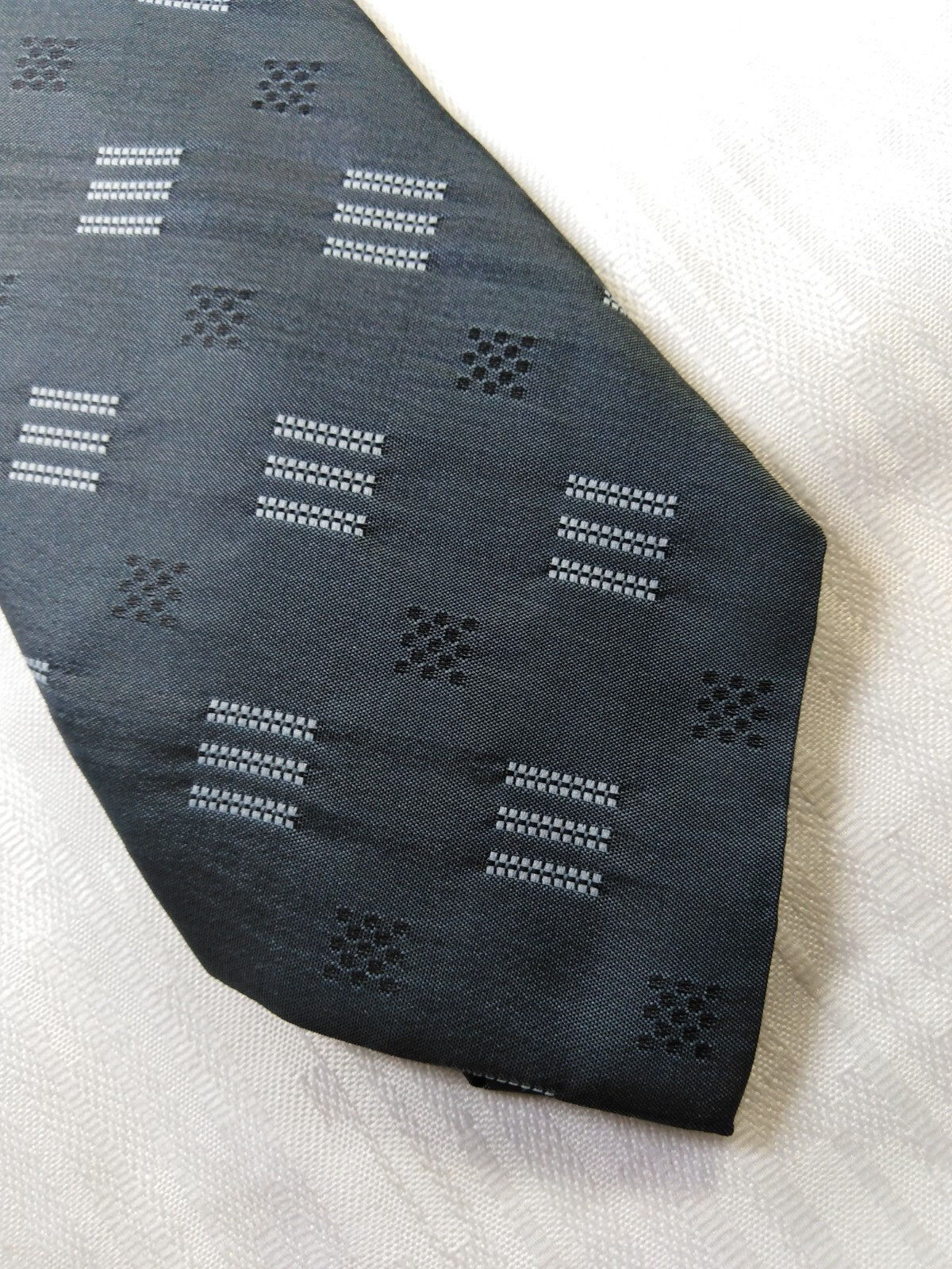 UNGARO ITALY 100% SETA SILK TIE CRAVATTA NECKTIE ITALY VINTAGE CLASSIC