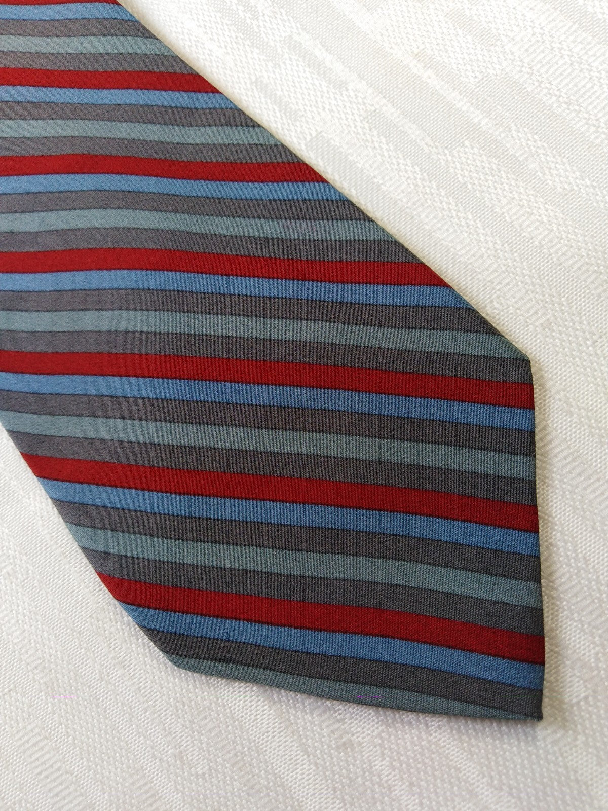 YVES SAINT LAURENT 100% SILK TIE SETA CRAVATTA NECKTIE MADE IN ITALY CLASSIC