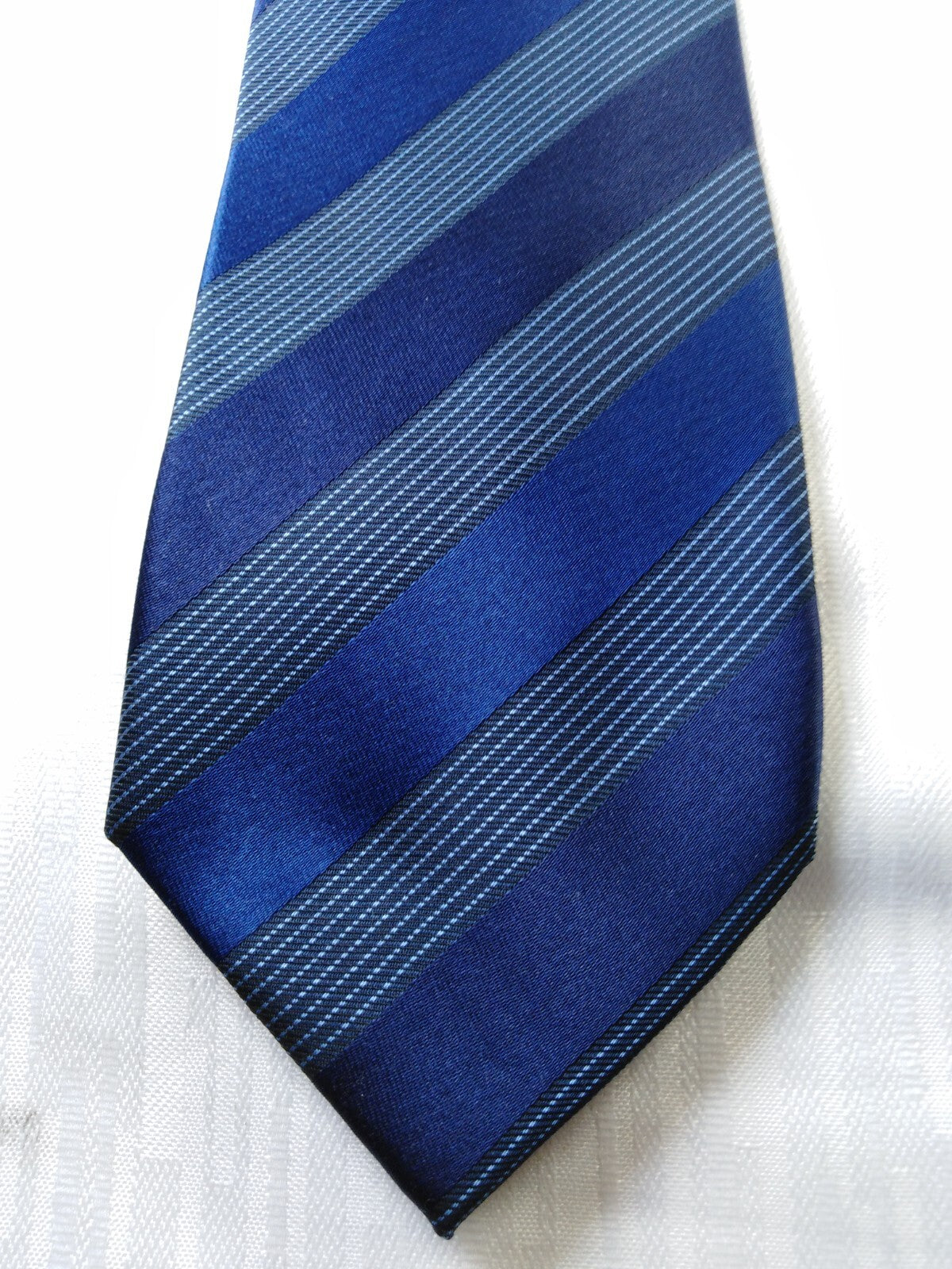 UNGARO 100% SETA SILK TIE CRAVATTA NECKTIE ITALY VINTAGE SELF TIPPED