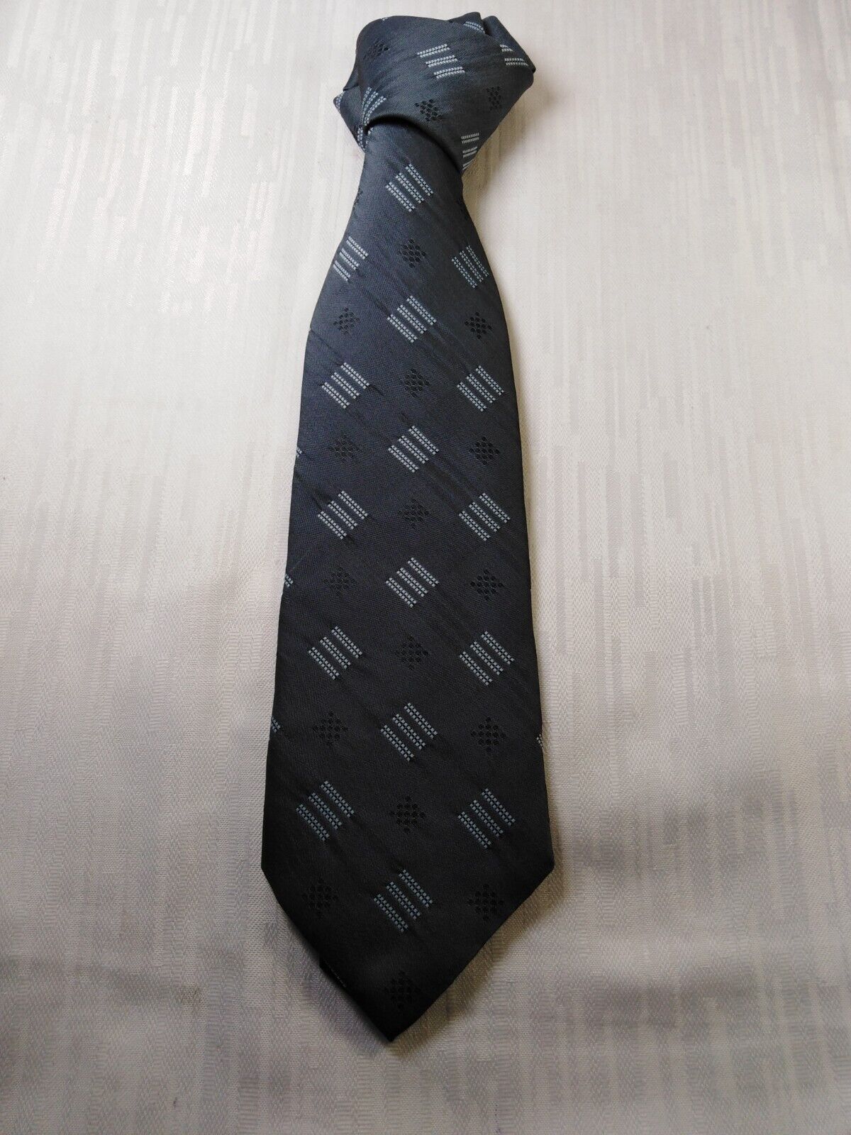 UNGARO ITALY 100% SETA SILK TIE CRAVATTA NECKTIE ITALY VINTAGE CLASSIC