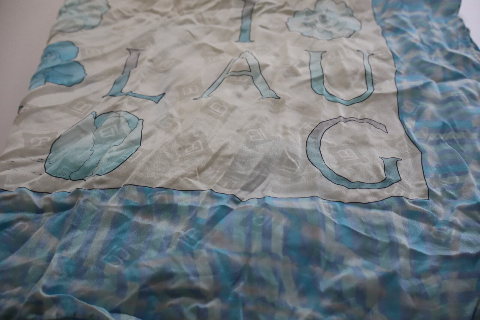 LAURA BIAGIOTTI  FOULARD 100% SILK SETA SCARVES SCARF SQUARE MADE ITALY
