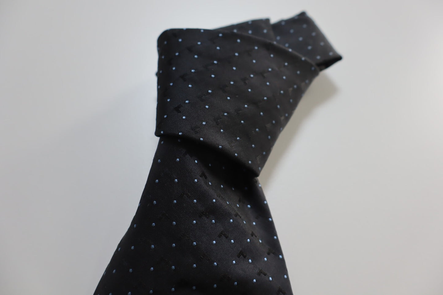 ESCADA 100% SILK TIE SETA CRAVATTA NECKTIE MADE  ITALY SELF TIPPED