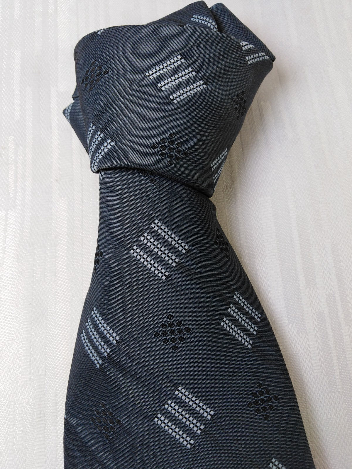UNGARO ITALY 100% SETA SILK TIE CRAVATTA NECKTIE ITALY VINTAGE CLASSIC