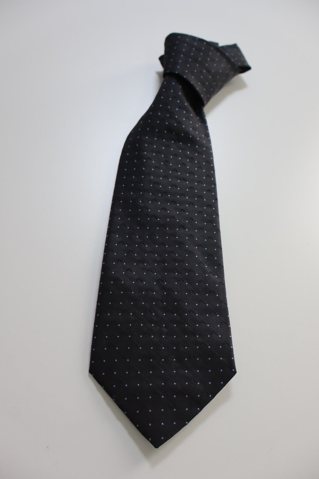 ESCADA 100% SILK TIE SETA CRAVATTA NECKTIE MADE  ITALY SELF TIPPED