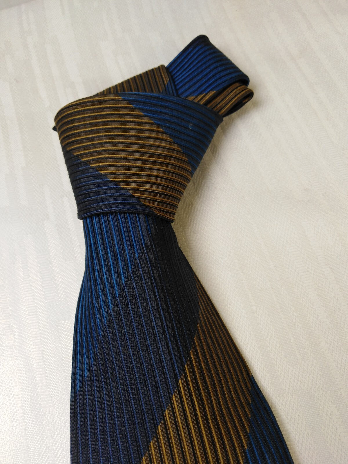 UNGARO PARIS 100% SILK TIE SETA CRAVATTA NECKTIE MADE IN ITALY