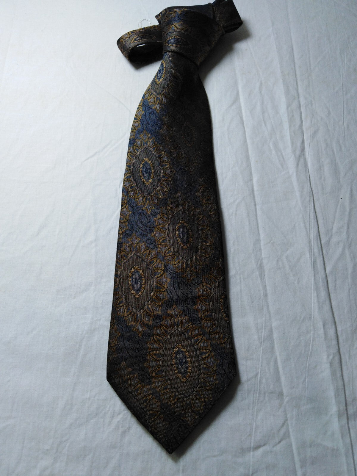 TRUSSARDI ACTION 100% SILK TIE SETA CRAVATTA NECKTIE MADE IN ITALY