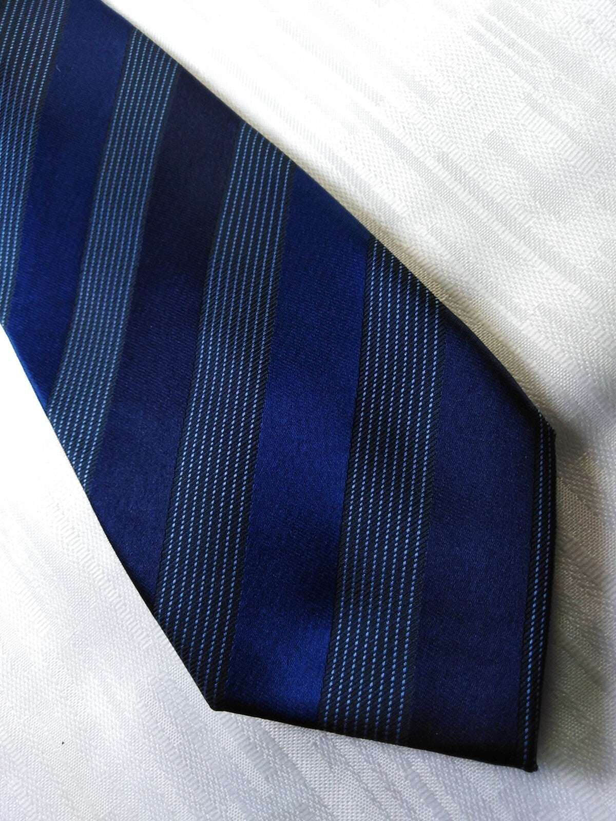 UNGARO 100% SETA SILK TIE CRAVATTA NECKTIE ITALY VINTAGE SELF TIPPED
