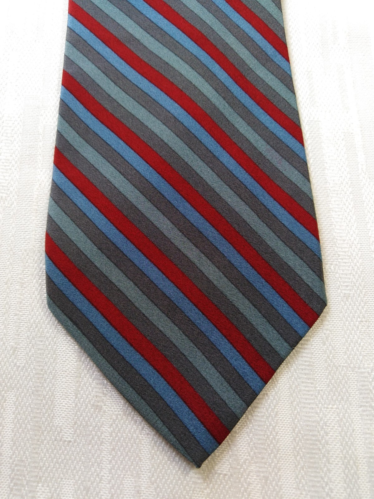 YVES SAINT LAURENT 100% SILK TIE SETA CRAVATTA NECKTIE MADE IN ITALY CLASSIC