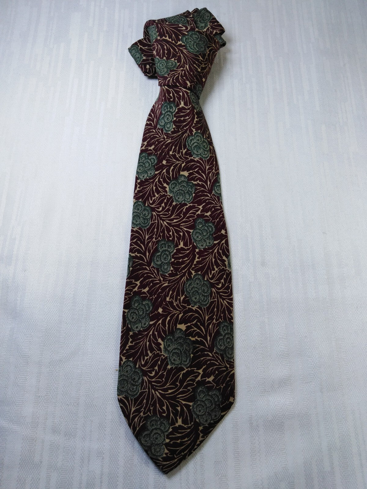 HUGO BOSS 100% SILK TIE SETA CRAVATTA NECKTIE ITALY VINTAGE CLASSIC
