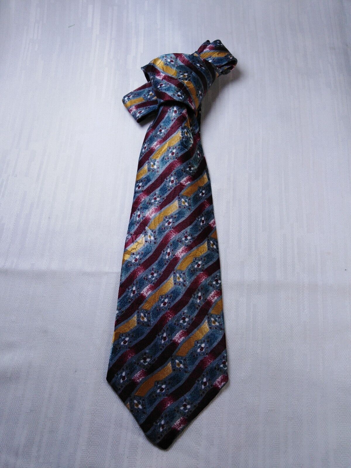 MARIO VALENTINO 100% SETA SILK TIE CRAVATTA NECKTIE ITALY VINTAGE CLASSIC