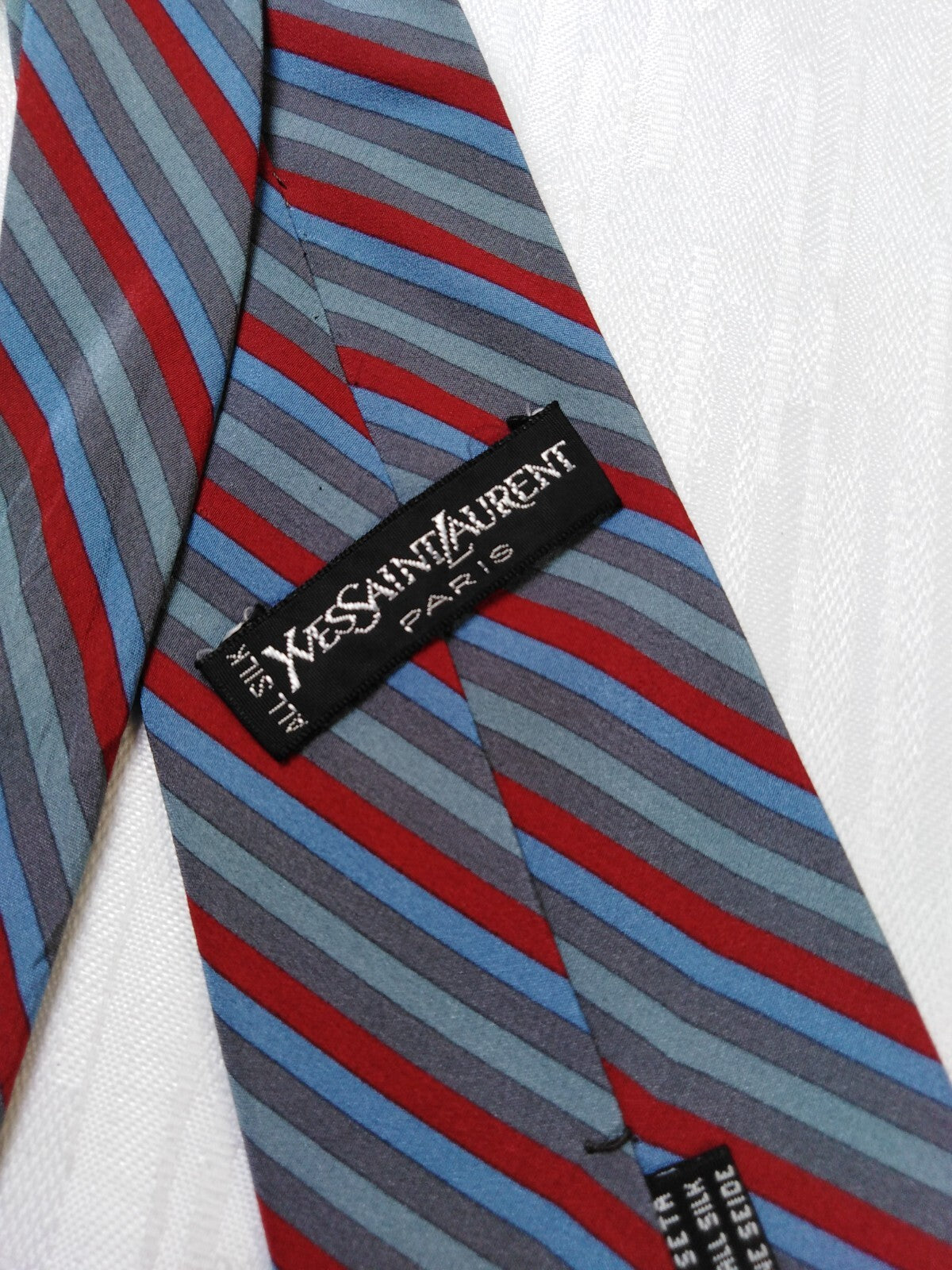 YVES SAINT LAURENT 100% SILK TIE SETA CRAVATTA NECKTIE MADE IN ITALY CLASSIC