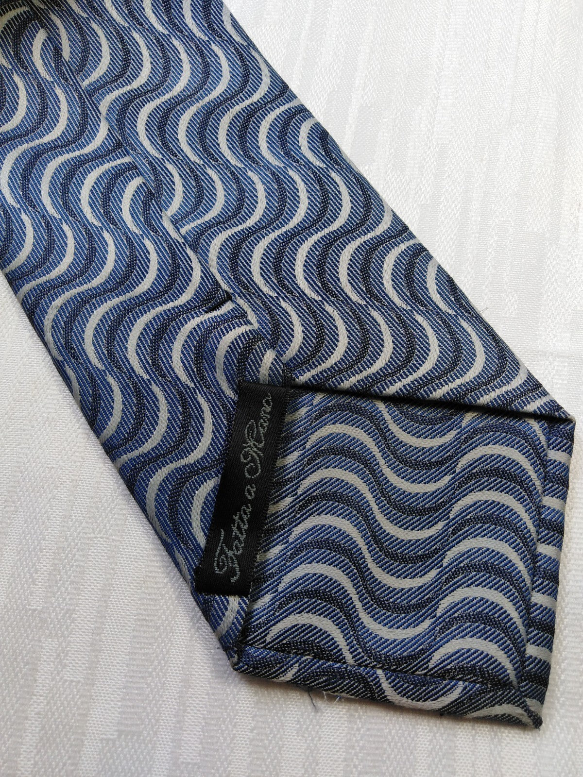 ROCCOBAROCCO 100% SETA SILK TIE CRAVATTA NECKTIE ITALY VINTAGE SELF TIPPED