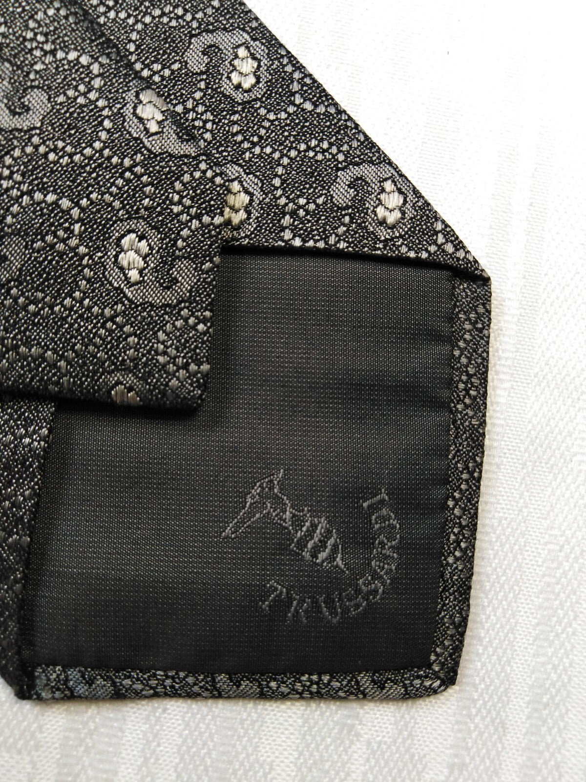 TRUSSARDI 100% SILK TIE SETA CRAVATTA NECKTIE MADE IN ITALY CLASSIC