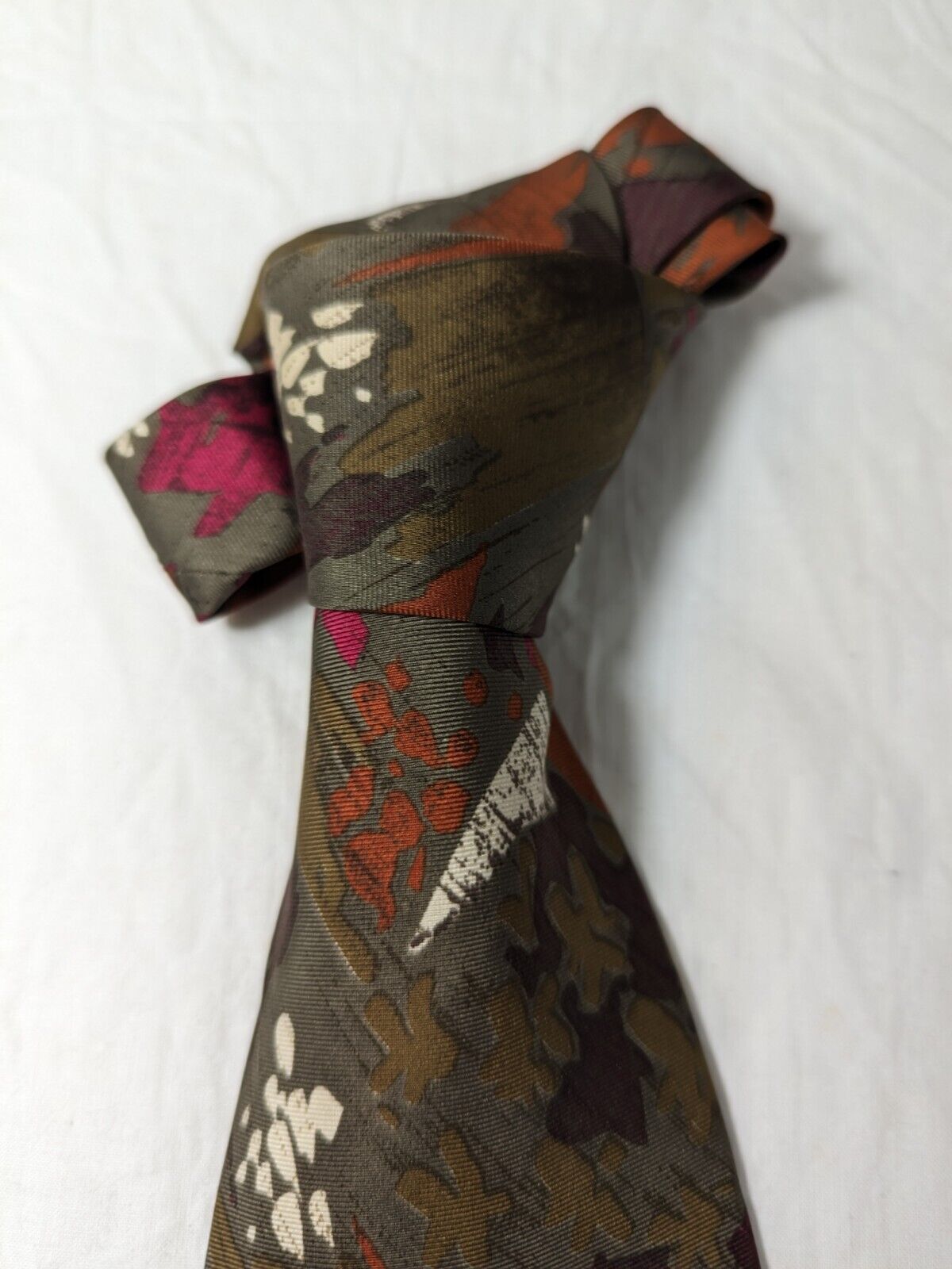 UNGARO PARIS 100% SILK TIE SETA CRAVATTA NECKTIE MADE IN ITALY