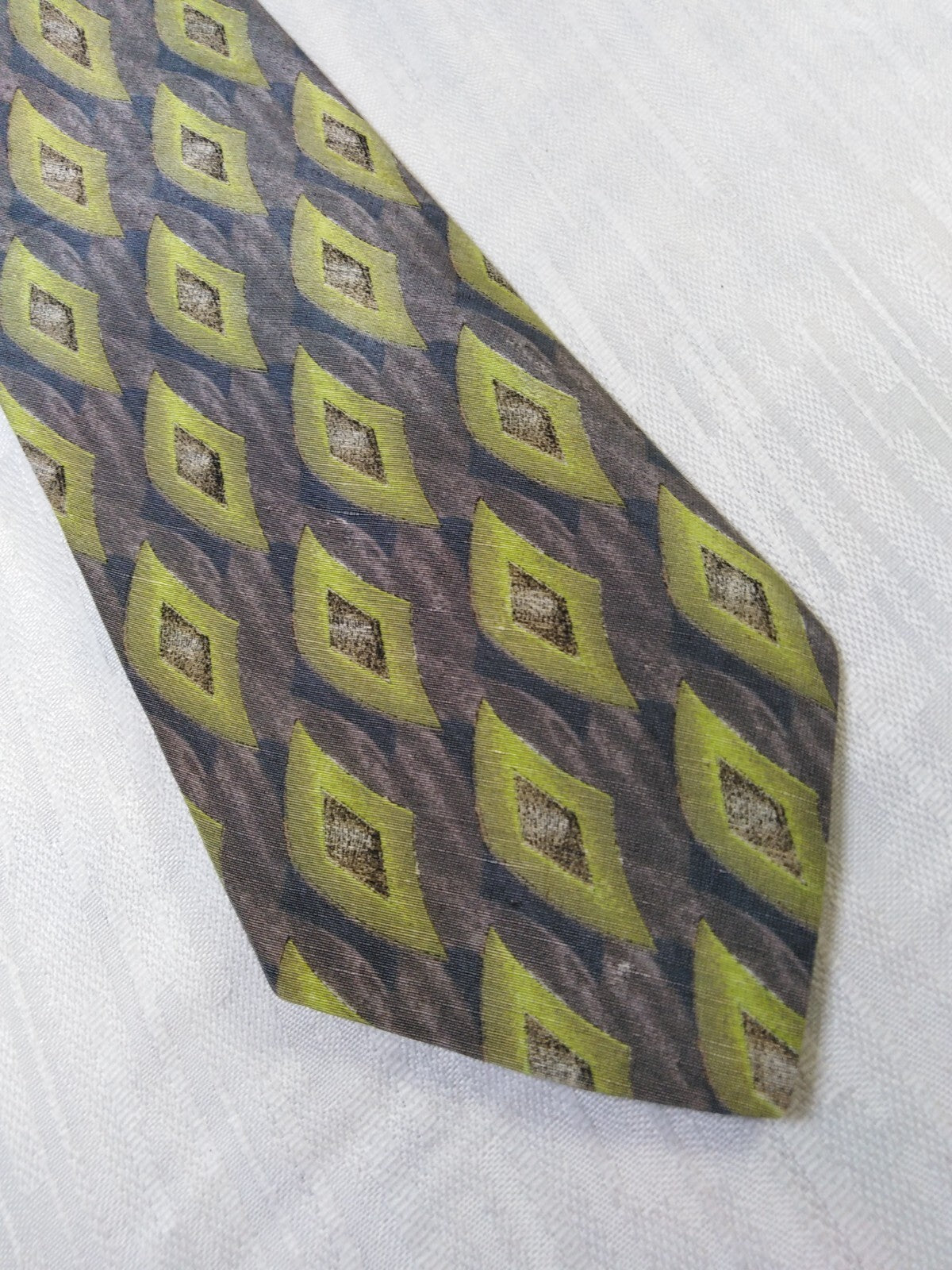 HUGO BOSS 100%  SILK TIE SETA CRAVATTA NECKTIE MADE IN ITALY