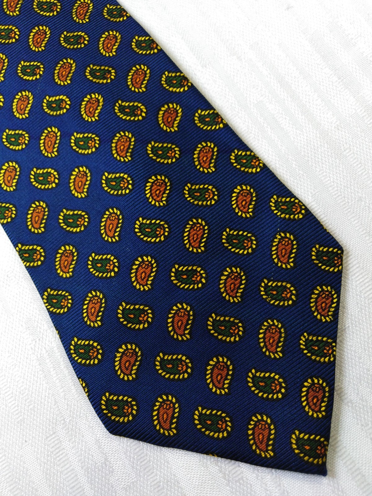 HUGO BOSS 100% SILK TIE SETA CRAVATTA NECKTIE MADE IN ITALIA CLASSIC