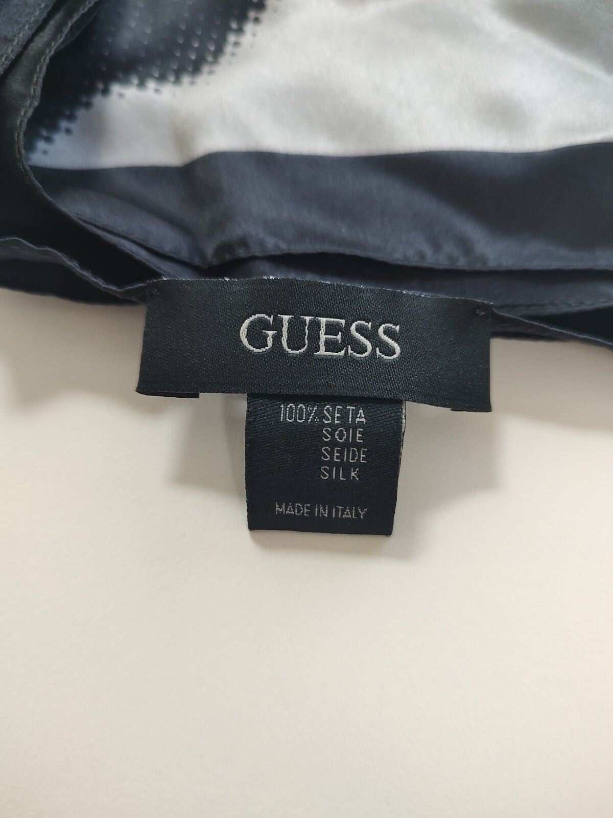 GUESS FOULARD 100% SILK SETA SCARVES SCARF SQUARE MADE ITALY UNISEX