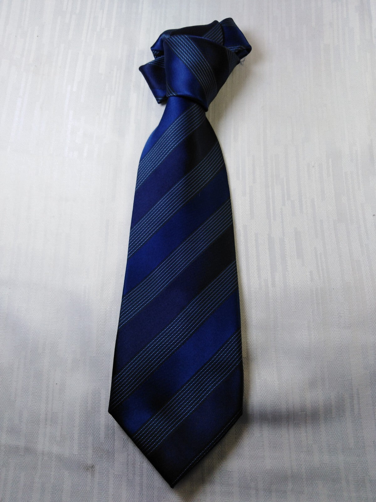 UNGARO 100% SETA SILK TIE CRAVATTA NECKTIE ITALY VINTAGE SELF TIPPED