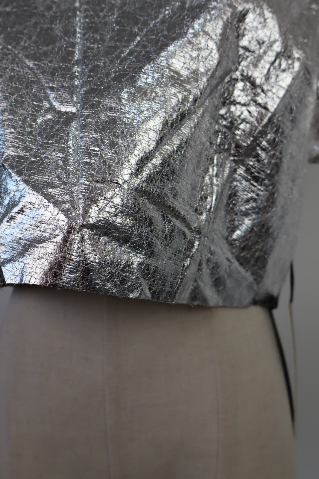 MAGLIA CROP TOP DONNA TG L T-SHIRT INDIE METALLIZZATO FUTURISTICO Y2K 2000'S