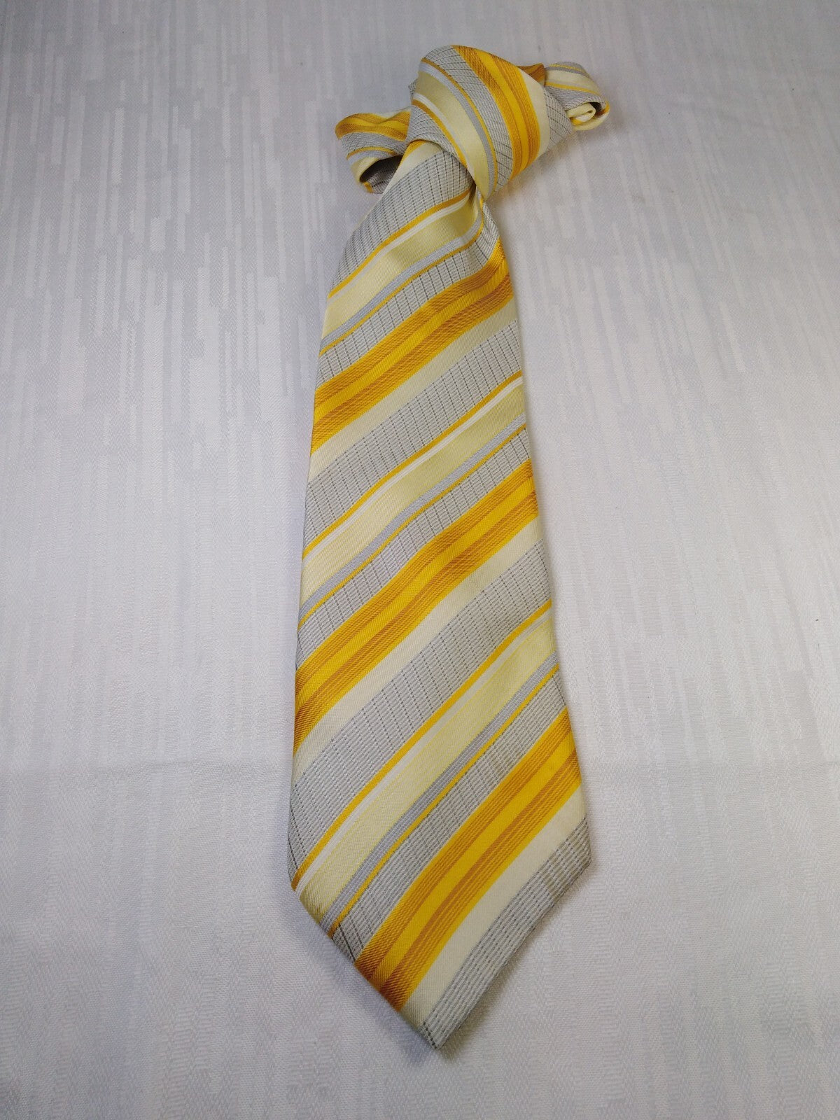 NINO SALZANO 100% SETA SILK TIE CRAVATTA NECKTIE ITALY VINTAGE CLASSIC