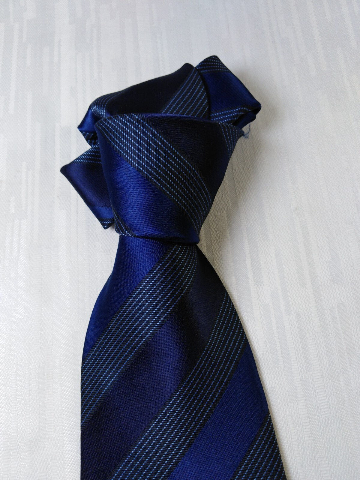 UNGARO 100% SETA SILK TIE CRAVATTA NECKTIE ITALY VINTAGE SELF TIPPED