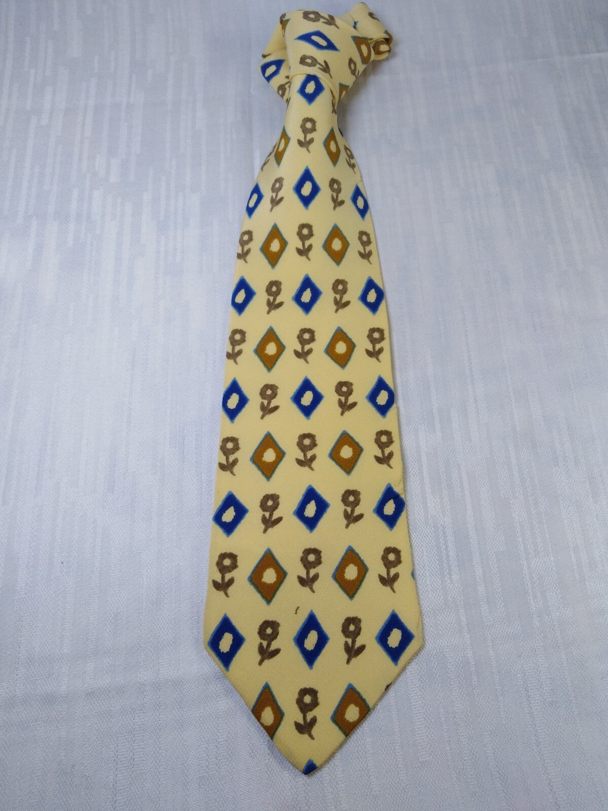 HUGO BOSS  100% SILK TIE SETA CRAVATTA NECKTIE MADE IN ITALY