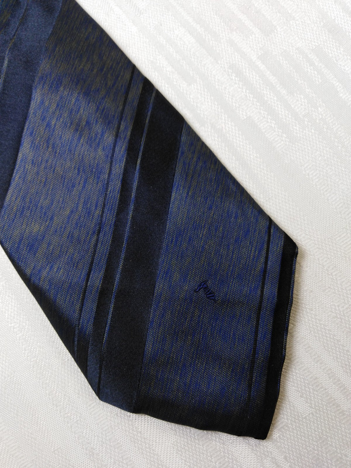TRUSSARDI 100% SILK TIE SETA CRAVATTA NECKTIE MADE IN ITALY CLASSIC