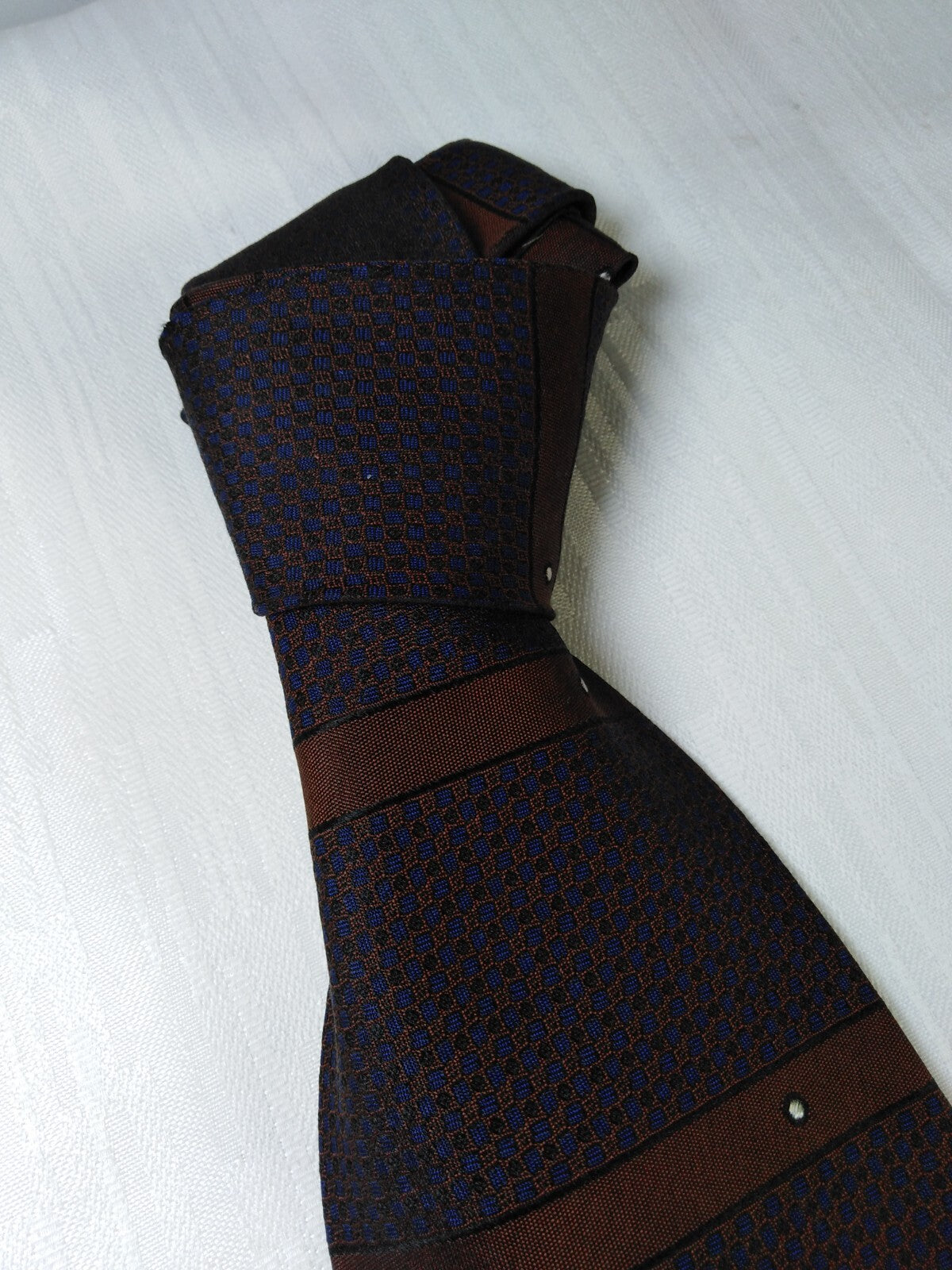 YVES SAINT LAURENT 100% SETA SILK TIE CRAVATTA NECKTIE ITALY VINTAGE CLASSIC YSL