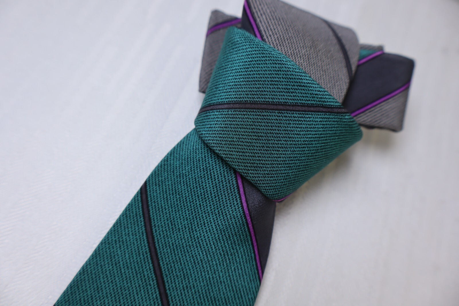 MARIO VALENTINO 100% SILK TIE SETA CRAVATTA NECKTIE MADE IN ITALY CLASSIC