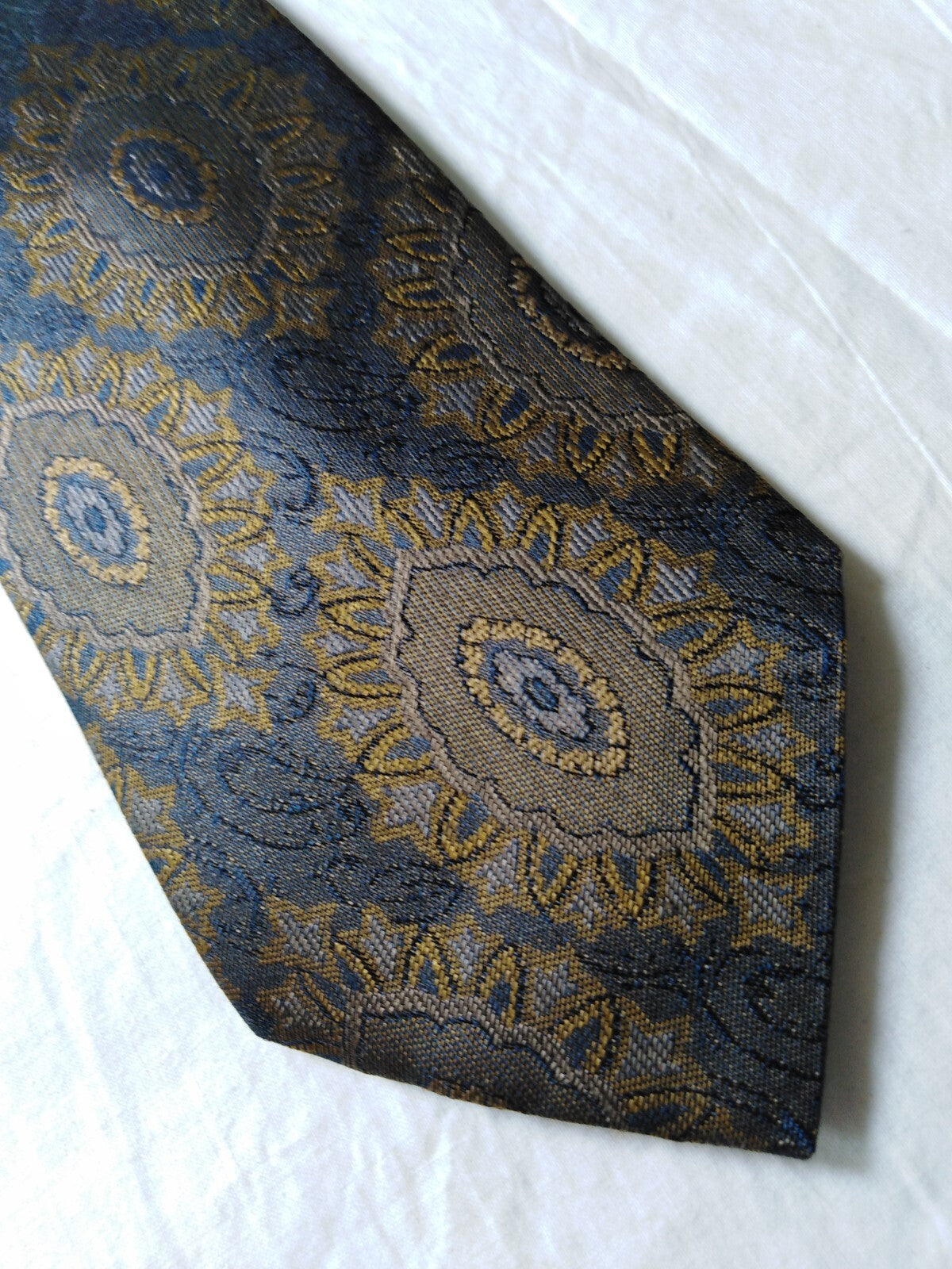 TRUSSARDI ACTION 100% SILK TIE SETA CRAVATTA NECKTIE MADE IN ITALY