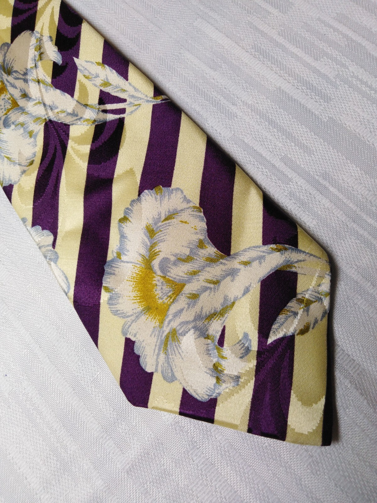 HUGO BOSS 100% SILK TIE SETA CRAVATTA NECKTIE MADE IN ITALY
