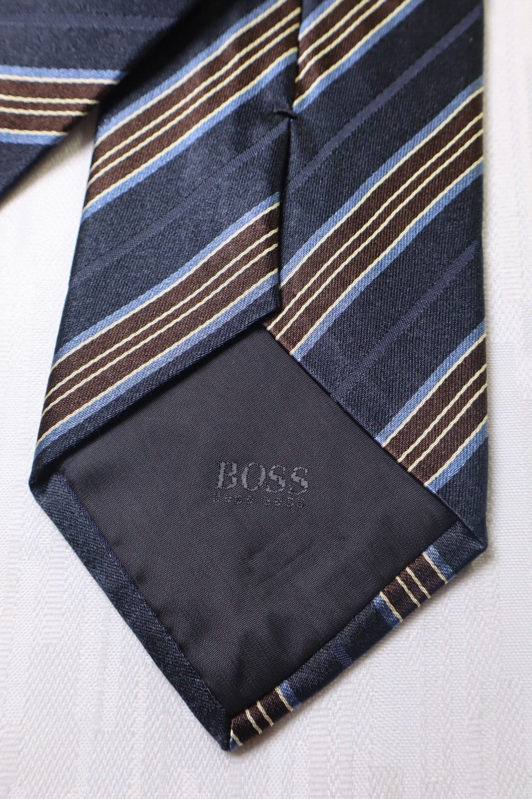 HUGO BOSS  100% SILK TIE SETA CRAVATTA NECKTIE MADE IN ITALY