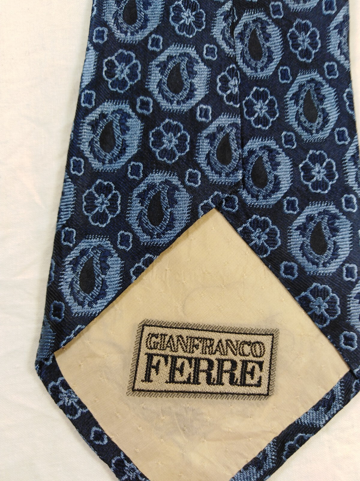 GIANFRANCO FERRE' 100%  SILK TIE SETA CRAVATTA NECKTIE MADE IN ITALY