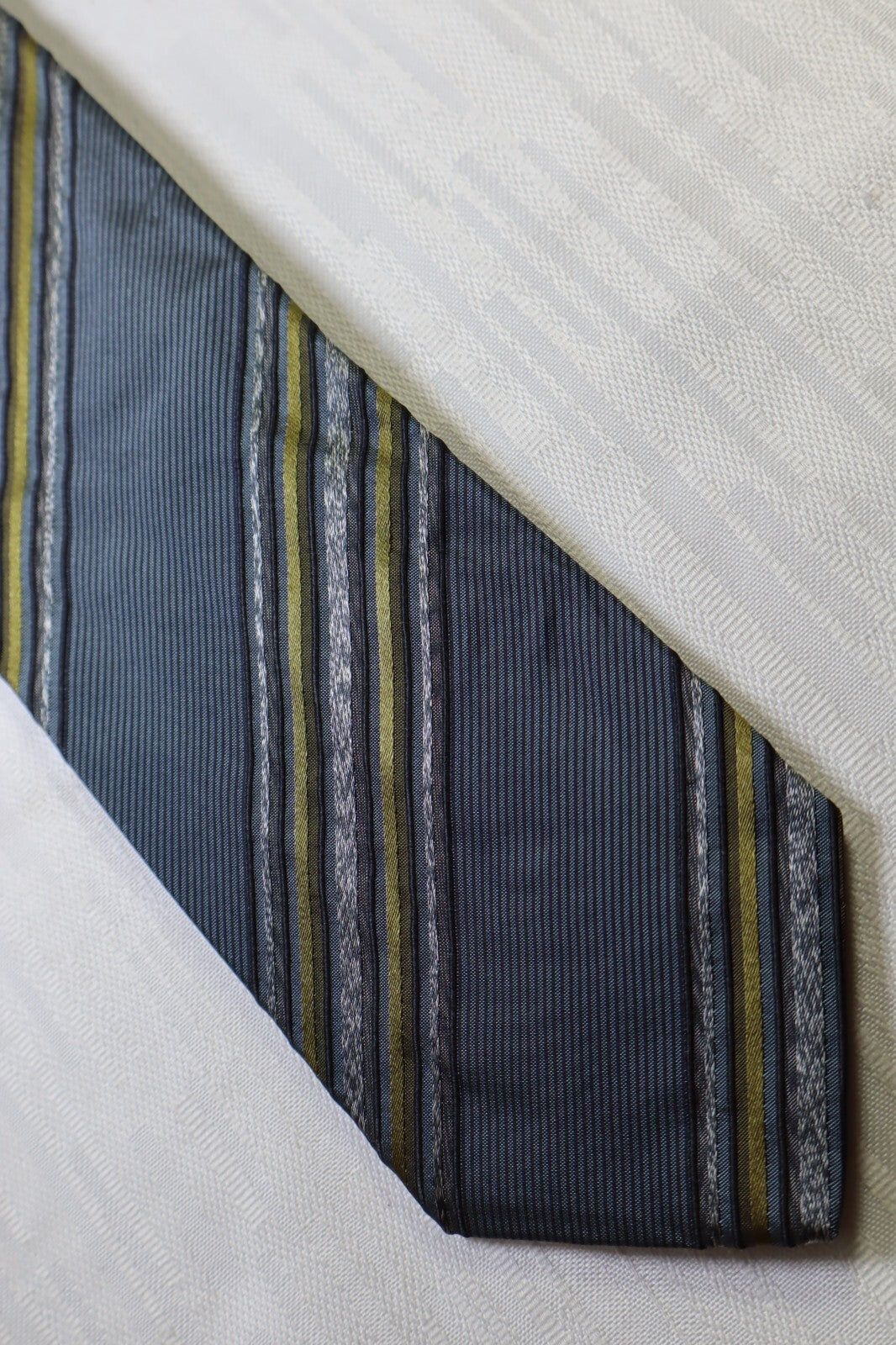 GUY LAROCHE PARIS 100% SETA SILK TIE CRAVATTA NECKTIE VINTAGE CLASSIC ITALY