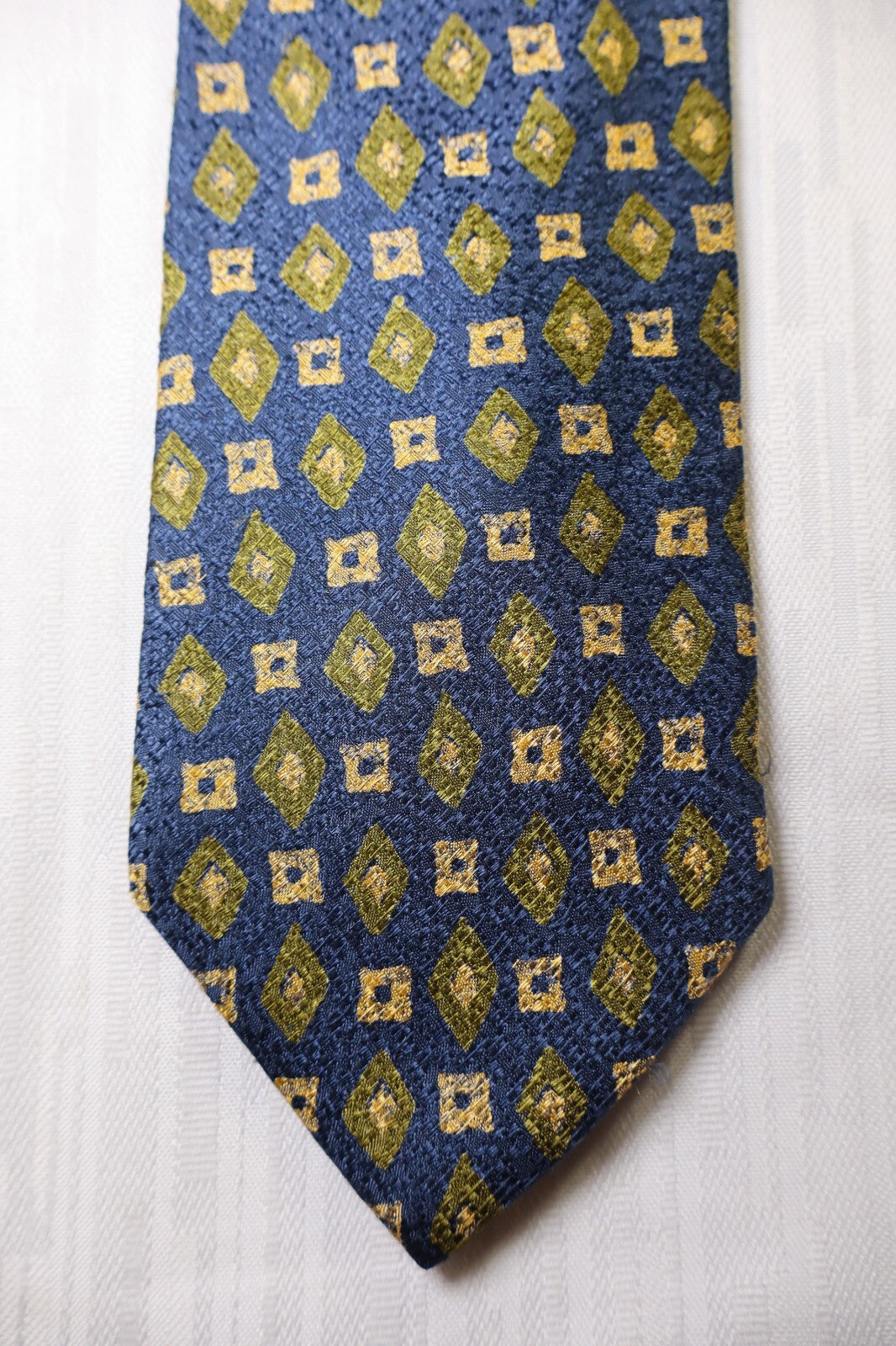 HUGO BOSS  100% SILK TIE SETA CRAVATTA NECKTIE MADE IN ITALY CLASSIC