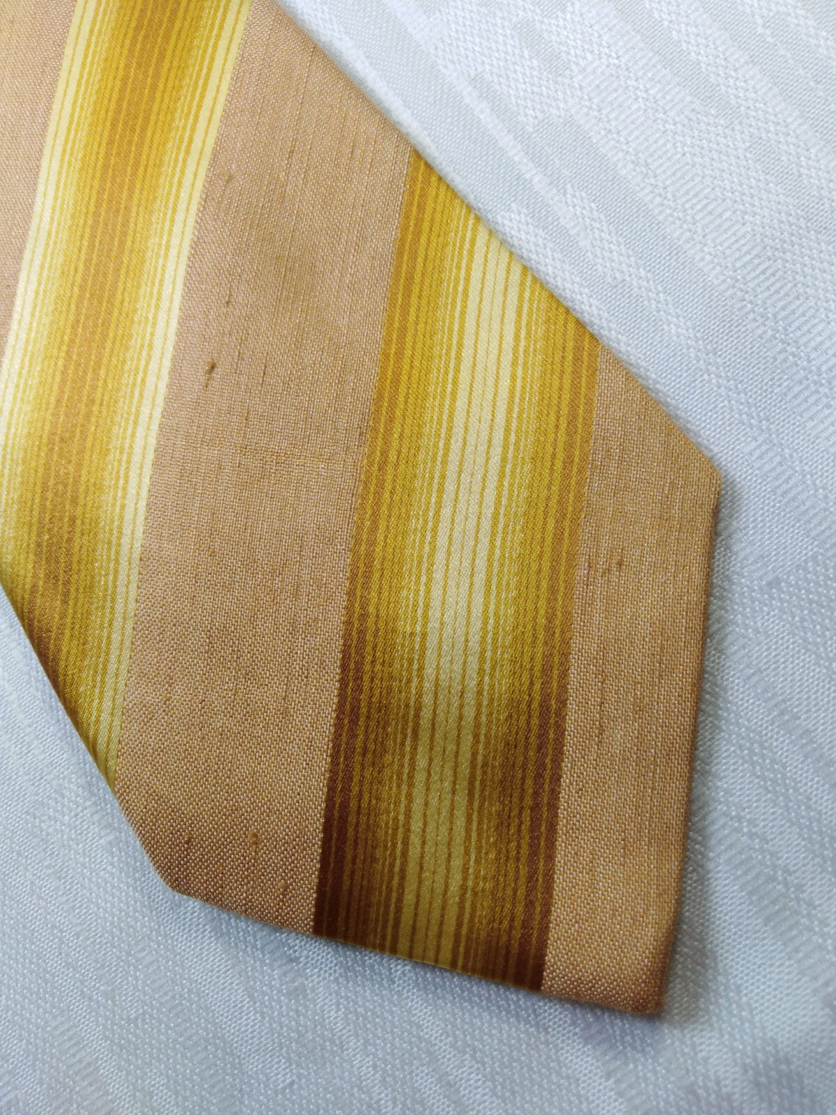 HUGO BOSS 100% SILK TIE SETA CRAVATTA NECKTIE MADE IN ITALY CLASSIC