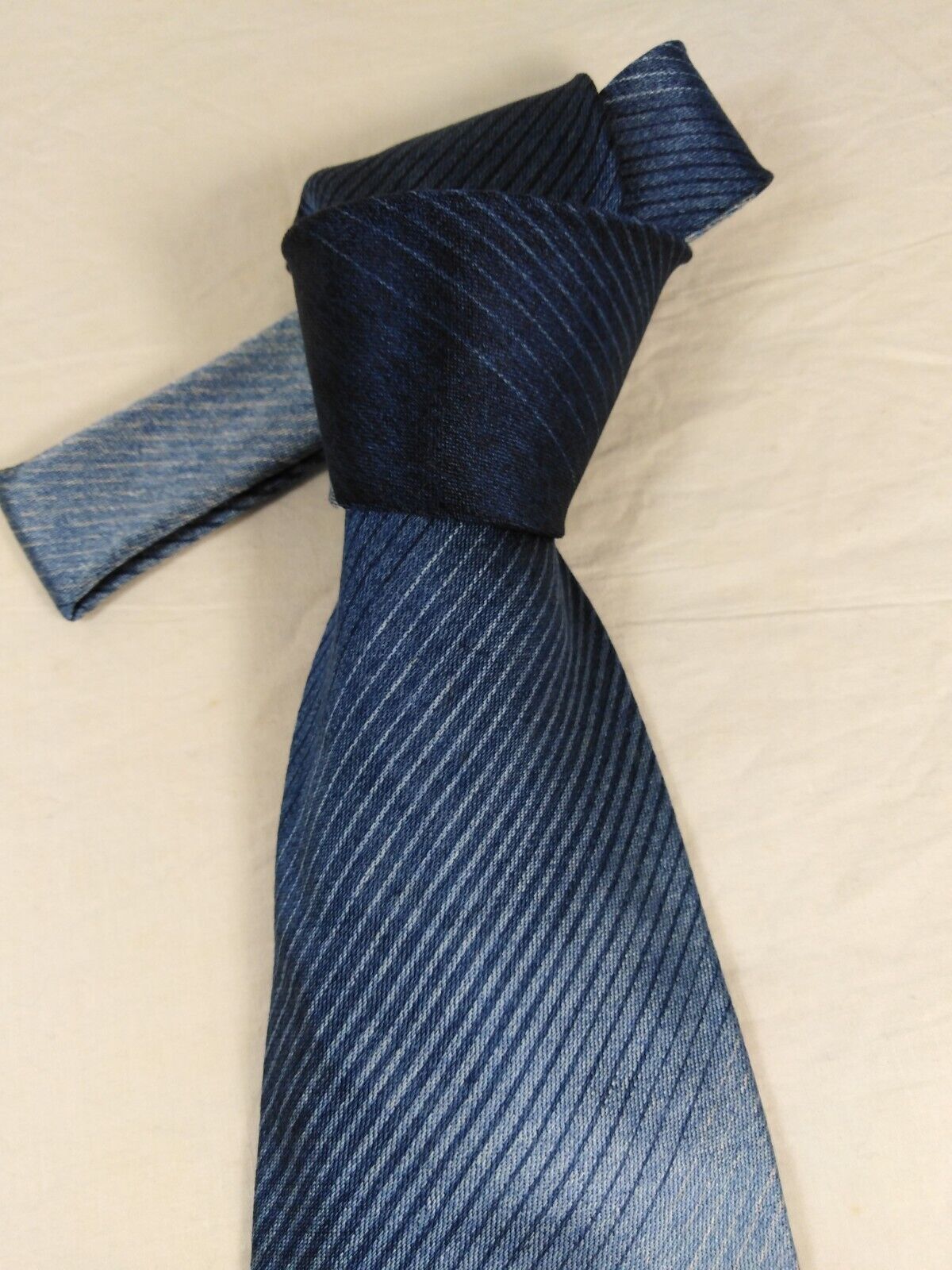 HUBERT MILANO 100%  SILK TIE SETA CRAVATTA NECKTIE MADE IN ITALY