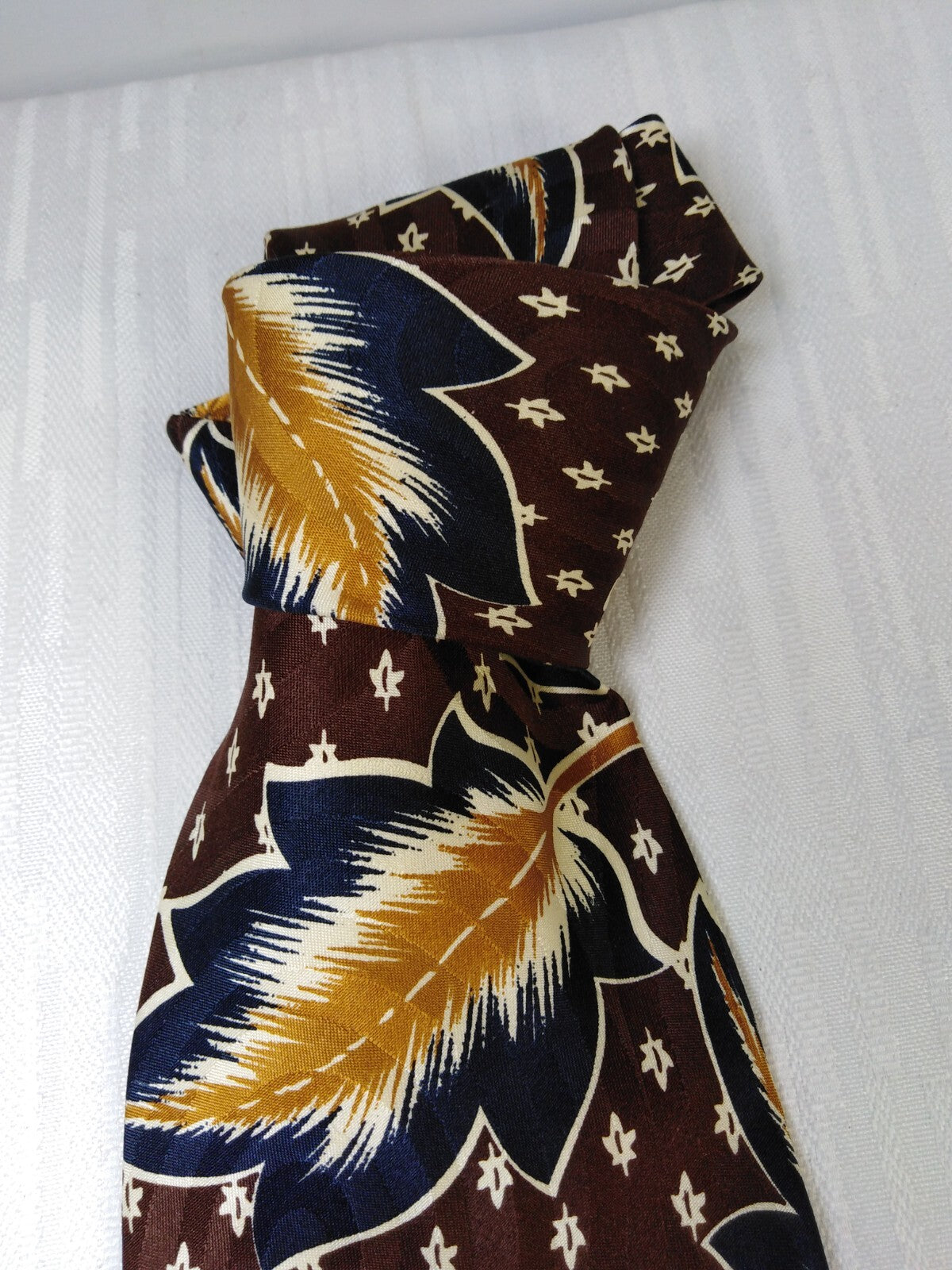 HUGO BOSS 100% SILK TIE SETA CRAVATTA NECKTIE MADE IN ITALIA CLASSIC