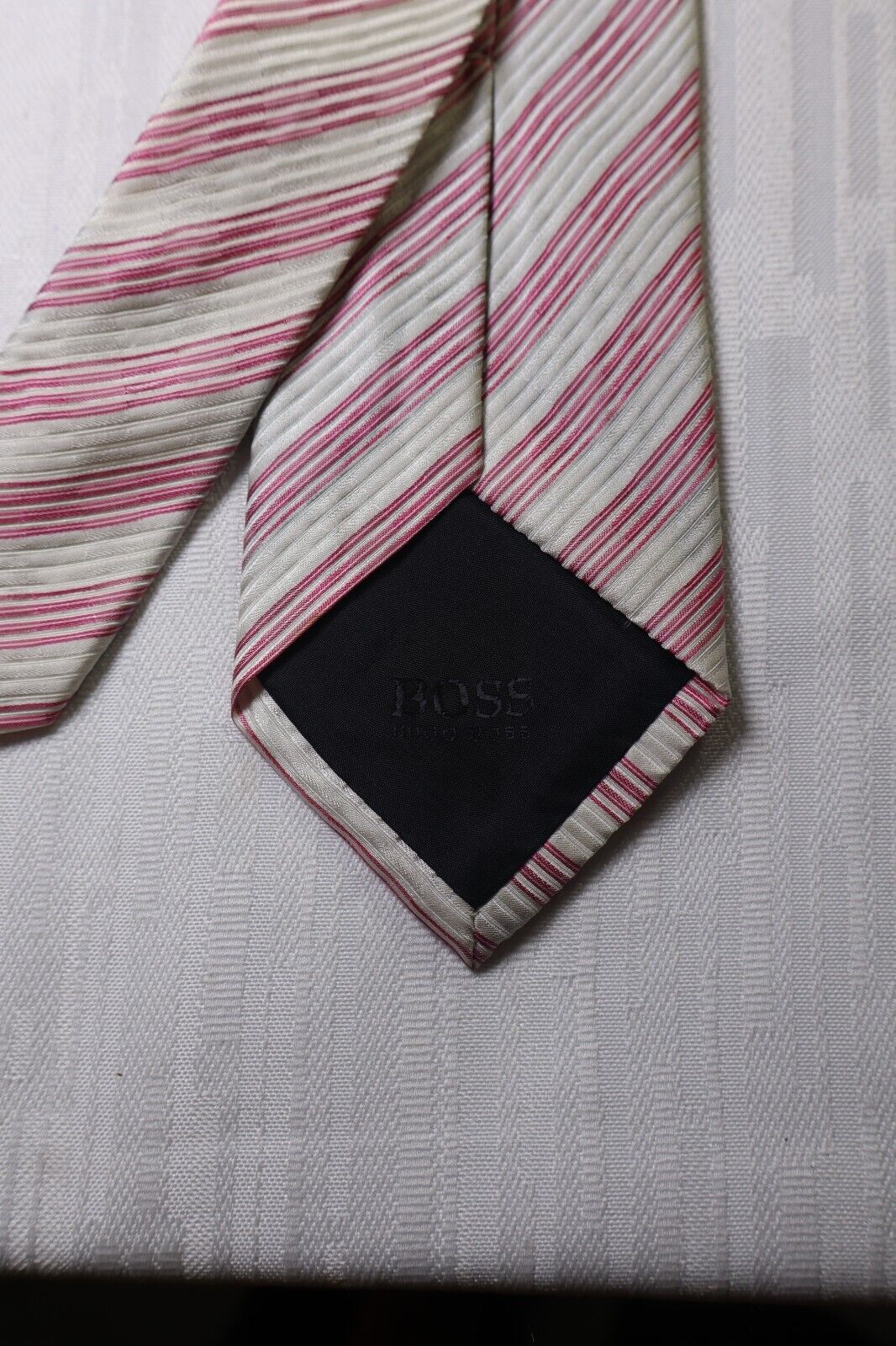 HUGO BOSS  100% SILK TIE SETA CRAVATTA NECKTIE MADE IN ITALY