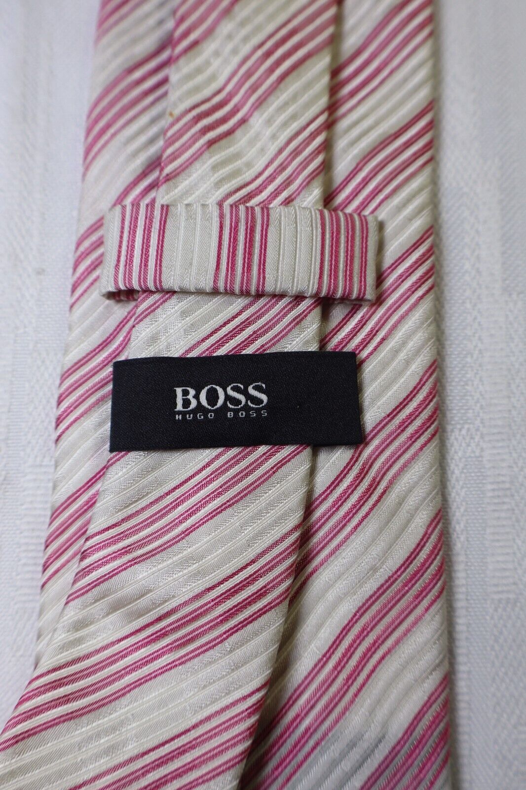 HUGO BOSS  100% SILK TIE SETA CRAVATTA NECKTIE MADE IN ITALY
